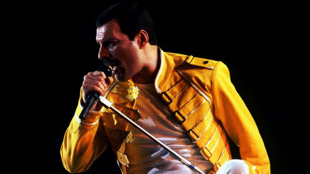 FREDDIE, NUNCA DEMASIADO LEJOS