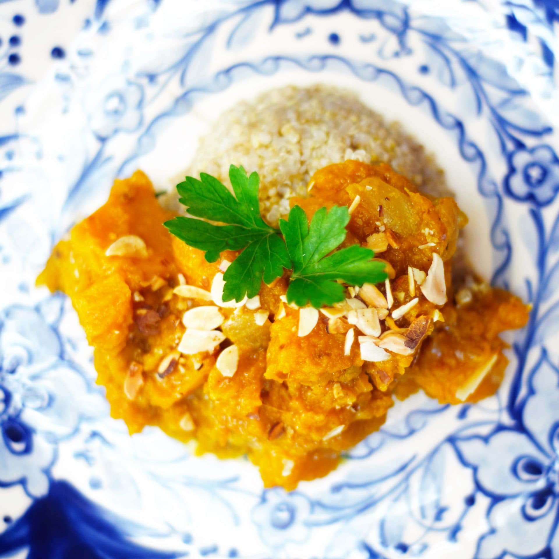 GUISO DE CALABAZA CON QUINOA Y ALMENDRAS TOSTADAS