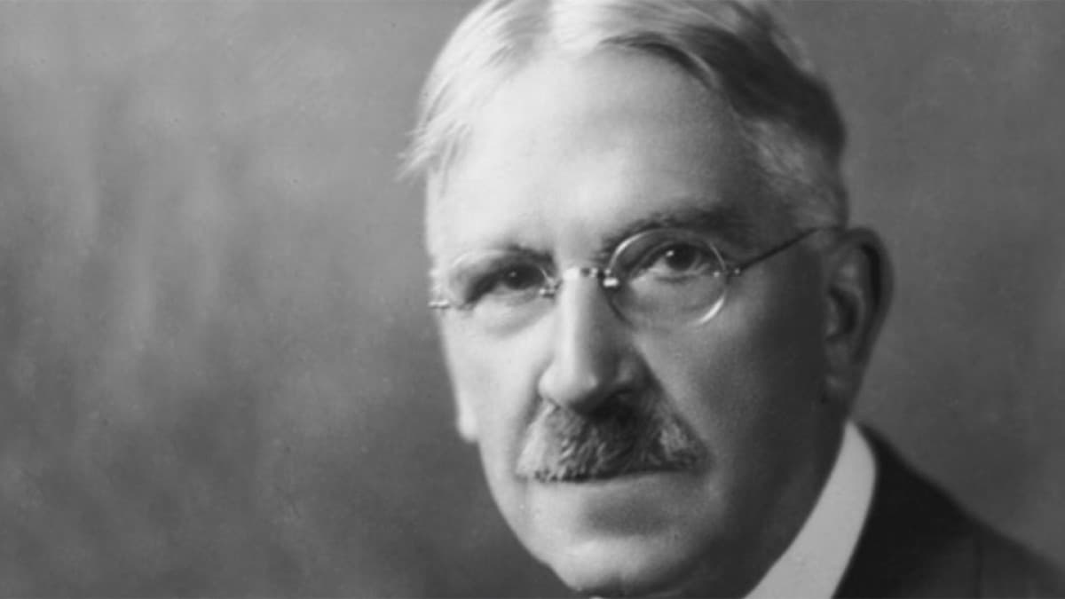 Anticonductista y crea la psicología social | William McDougall (1871-1938)