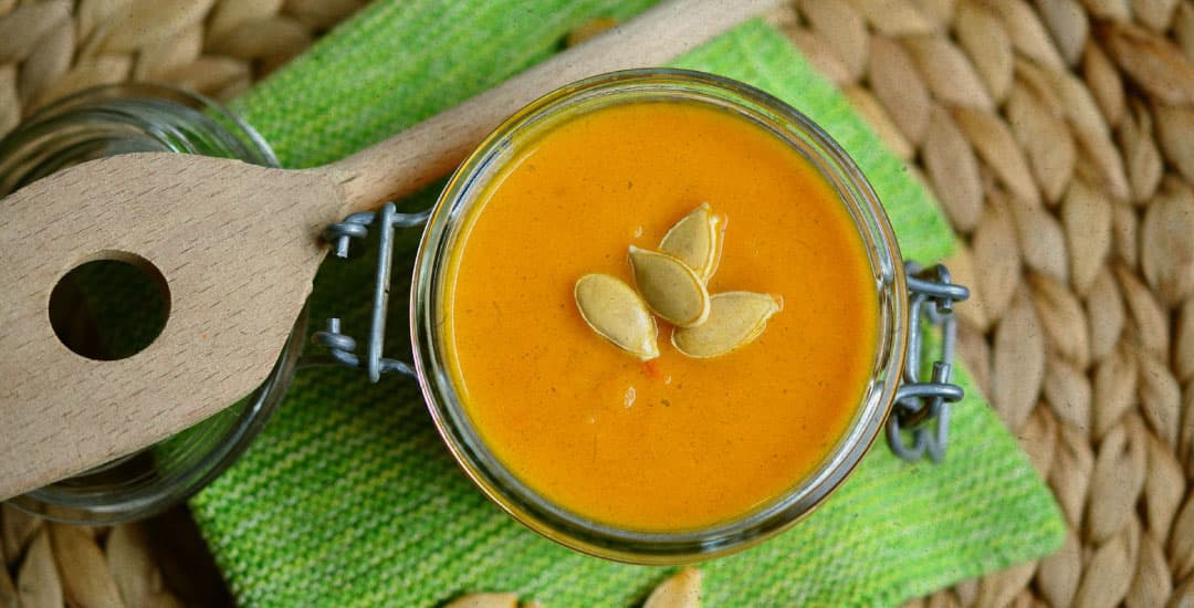 SOPA DE AUYAMA Y GUISANTES VERDES