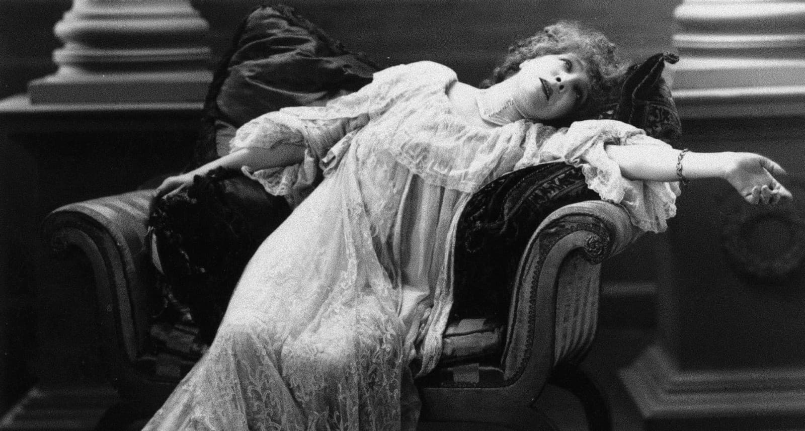 Sarah Bernhardt (1844 – 1923)