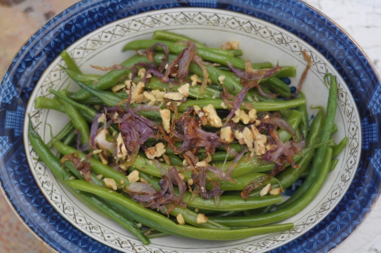 VAINITAS ROSTIZADAS CON CEBOLLA CARAMELIZADA Y NUECES