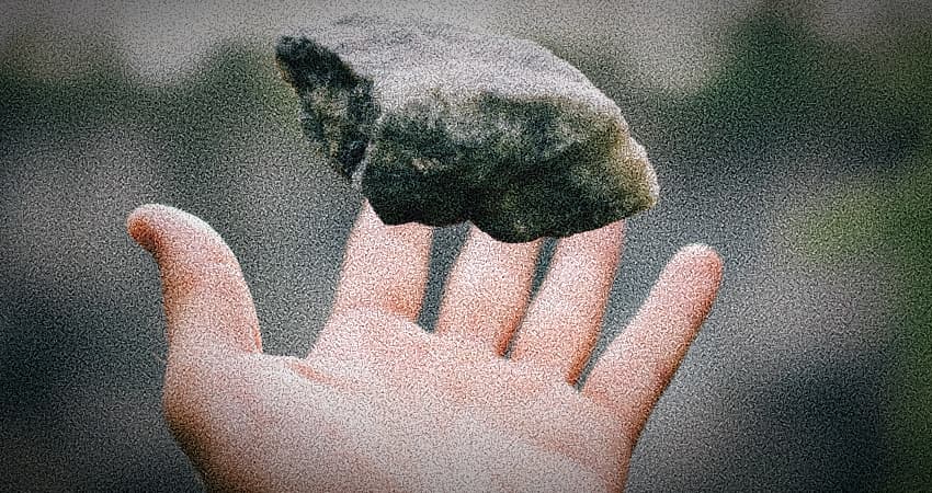 TIRA LA PIEDRA Y ESCONDE LA MANO