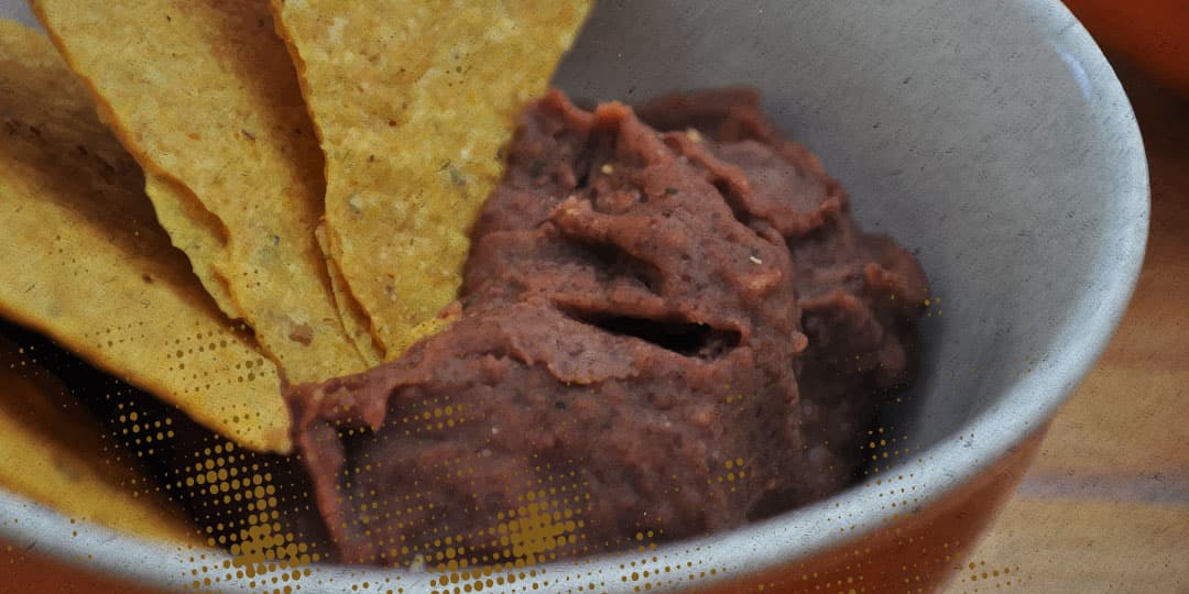 NACHOS CON FRIJOLES ROJOS