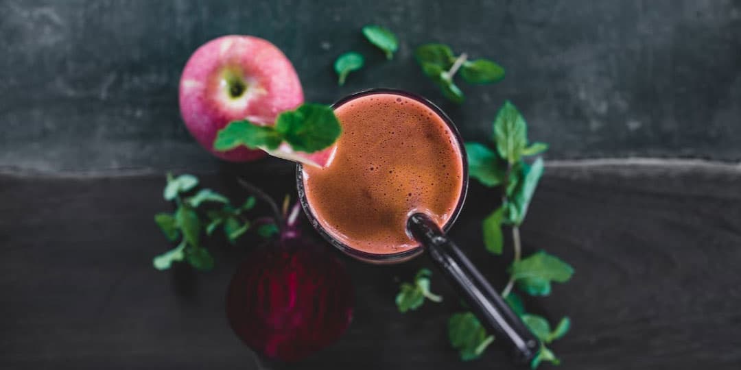 JUGO DE REMOLACHA Y FRESA