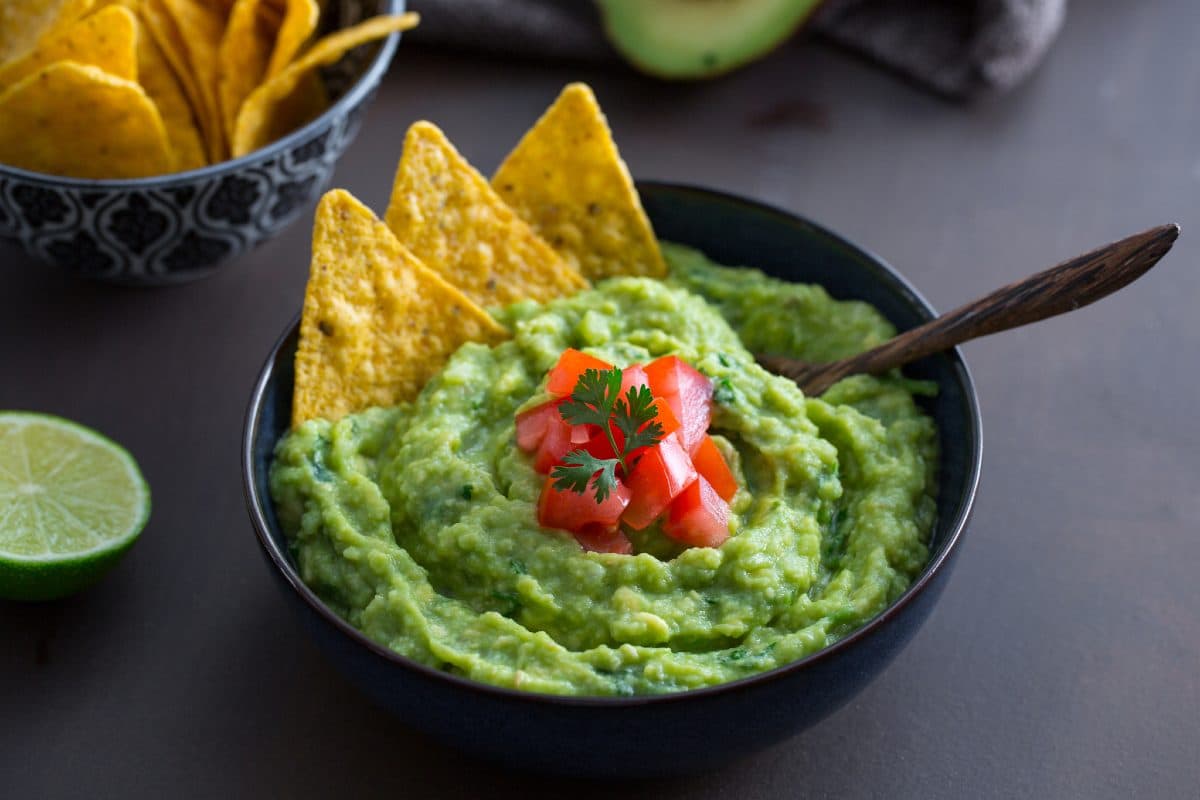 EL AGUACATE Y SU PREPARACIÓN MÁS CONOCIDA: EL GUACAMOLE